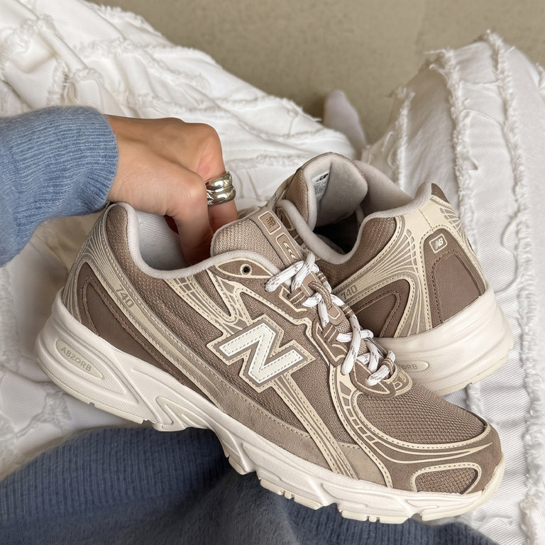 New Balance 740 onfeet