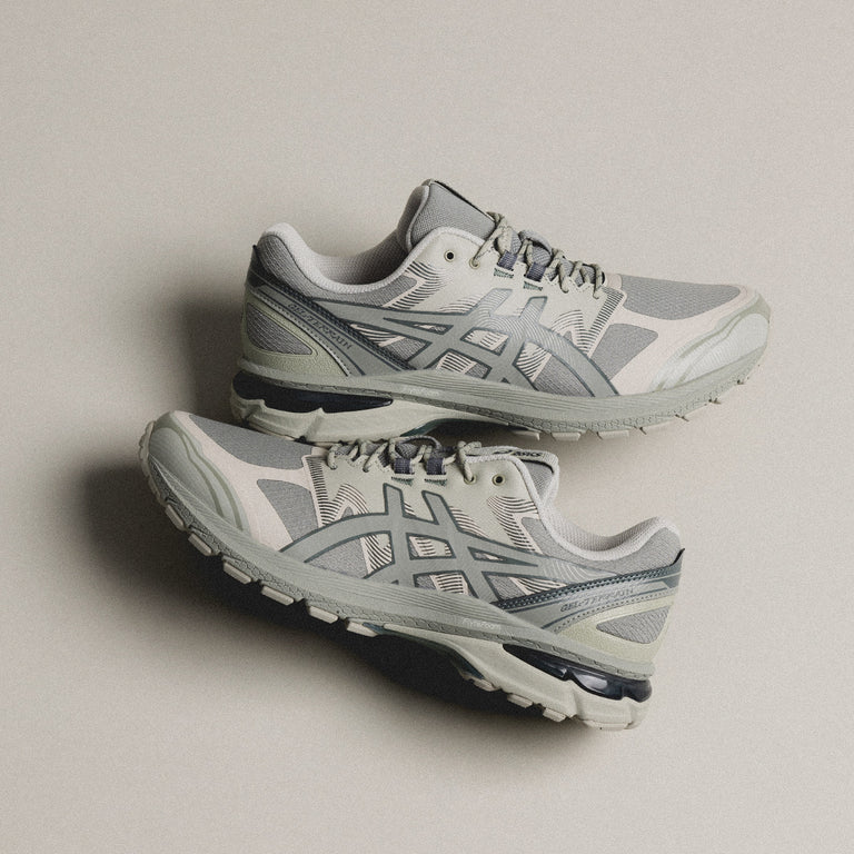 Asics GEL-Terrain onfeet
