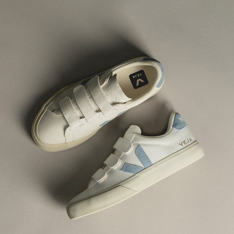 Veja Recife W Logo onfeet