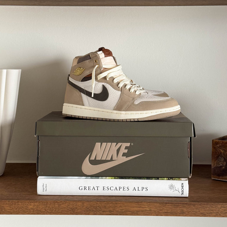 Nike Wmns Air Jordan 1 Retro High OG *Khaki* onfeet