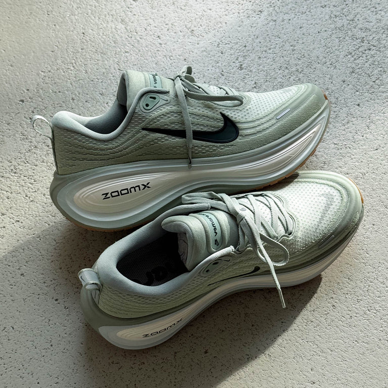 Nike Vomero Plus onfeet