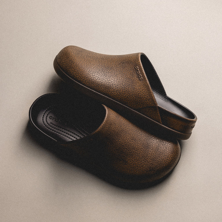 Crocs Dylan Burnished Clog onfeet