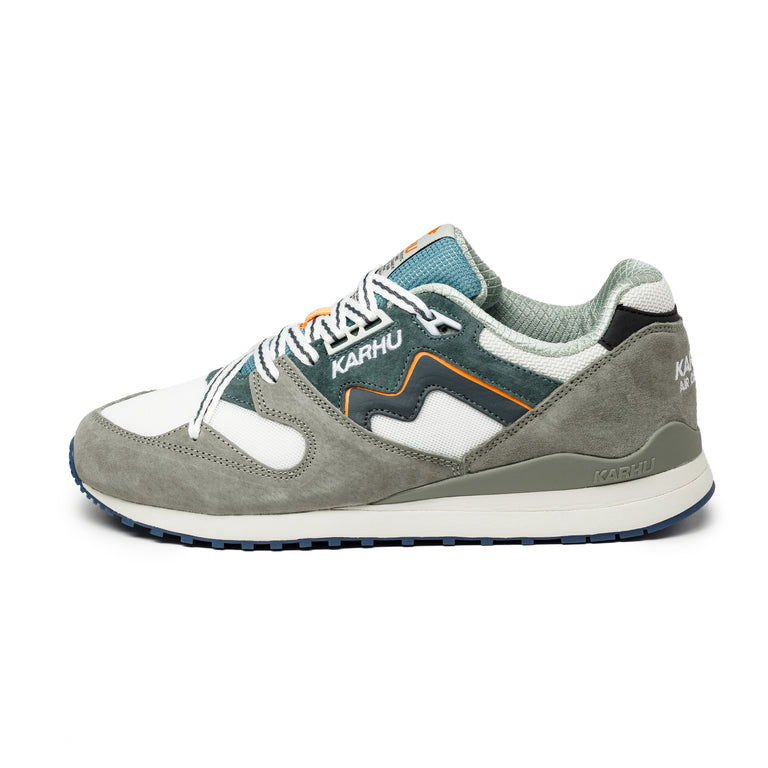 Karhu Synchron Classic *The Forest Rules* onfeet