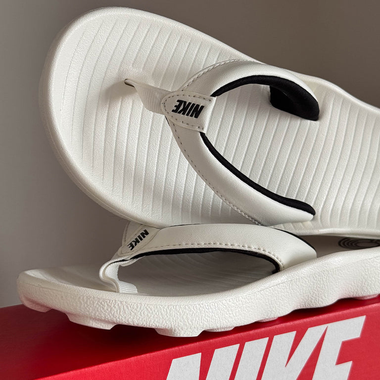 Nike Wmns Marina onfeet