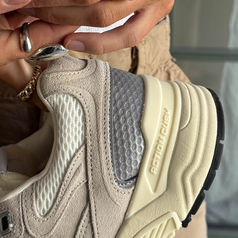Autry Hyperway W *Suede / Mesh* onfeet