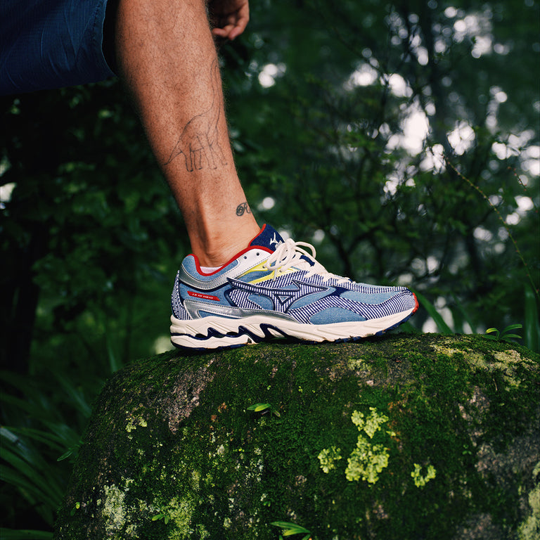 Mizuno x Sean Witherspoon Wave MG4 LS onfeet