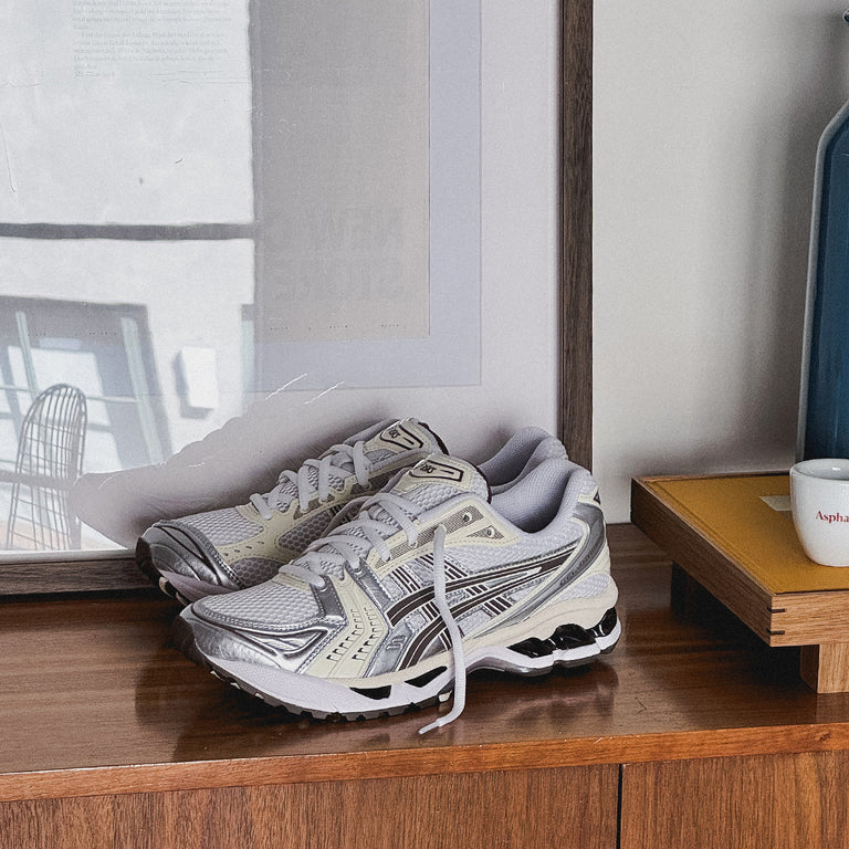 Asics GEL-Kayano 14 onfeet