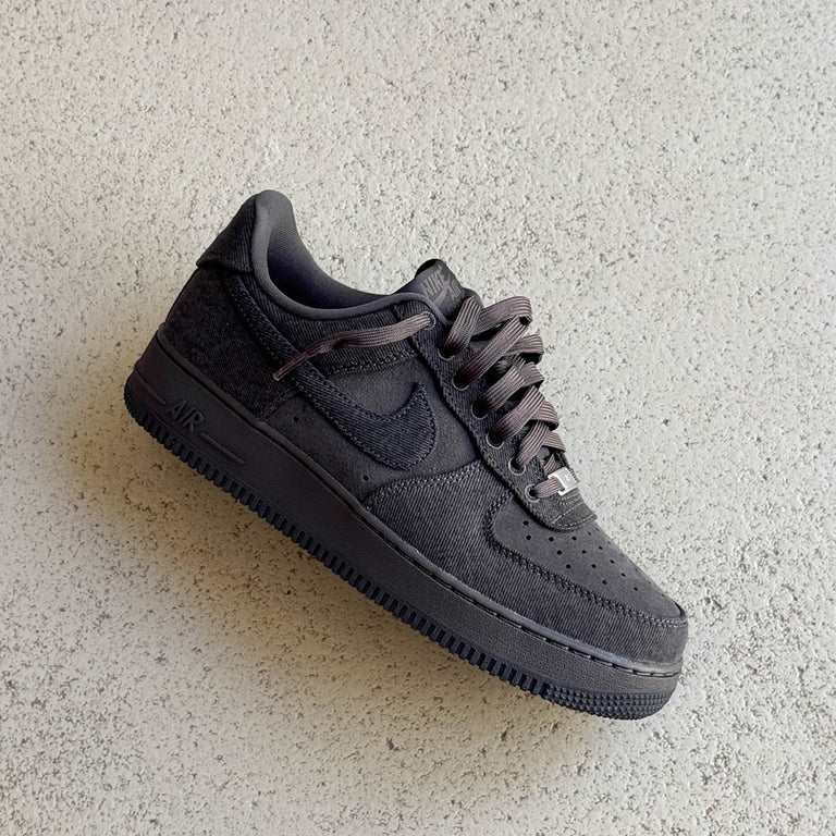 Nike	Air Force 1 '07 LV8 *Denim* onfeet