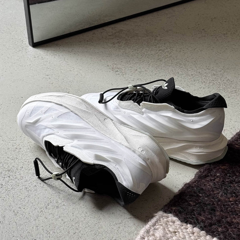 Adidas	Terra Mono Lightstrike onfeet
