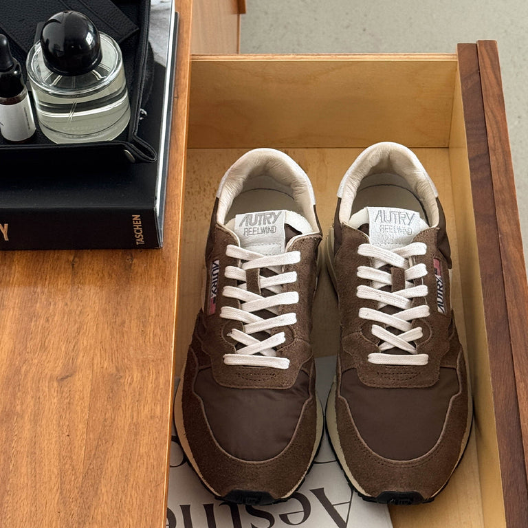 Autry Reelwind Low *Nylon / Cracked Leather* onfeet