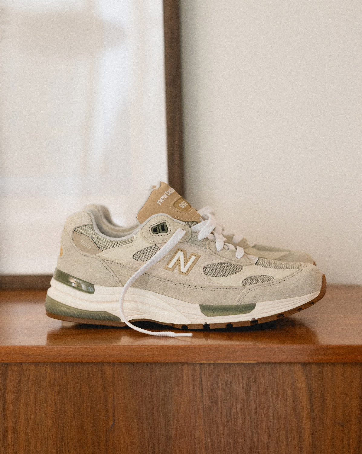 New Balance 992 ベージュ スニーカー New Balance U992MC BEIGE（ニューバランス U992MC-ベージュ） | atmos