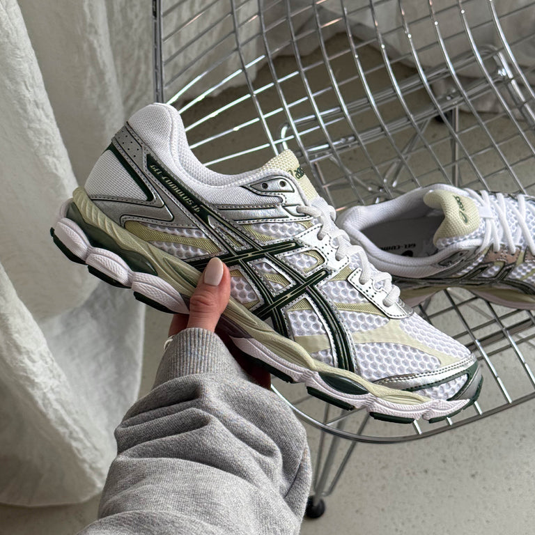 Asics GEL-Cumulus 16 onfeet