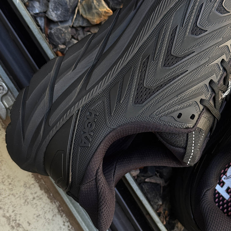 Hoka Clifton 11 UTL onfeet