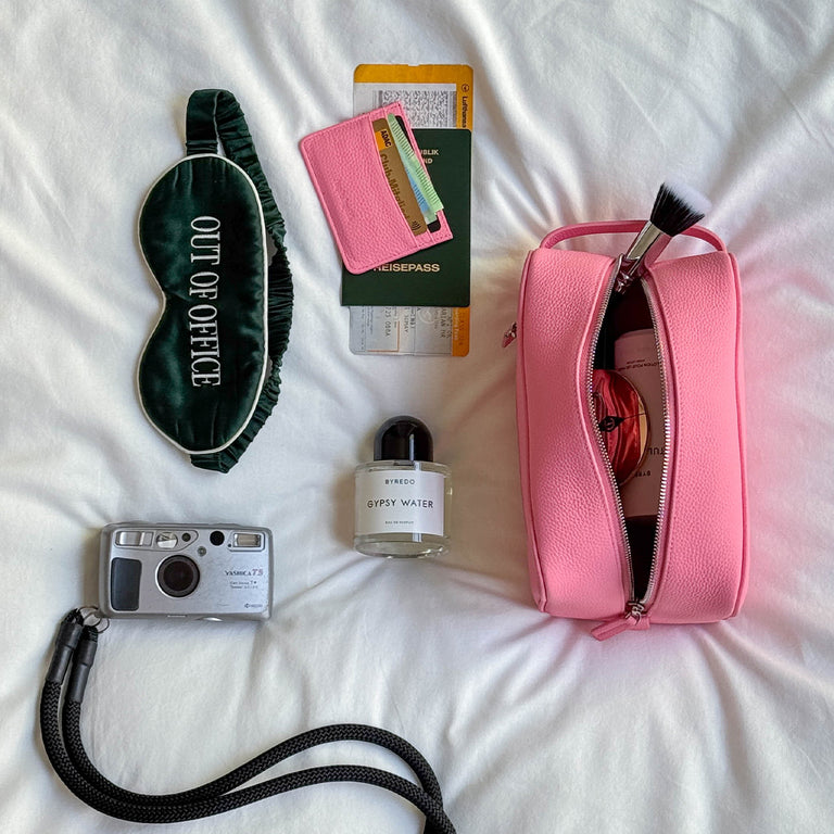 Asphaltgold Leather Card Holder (Pink) onfeet