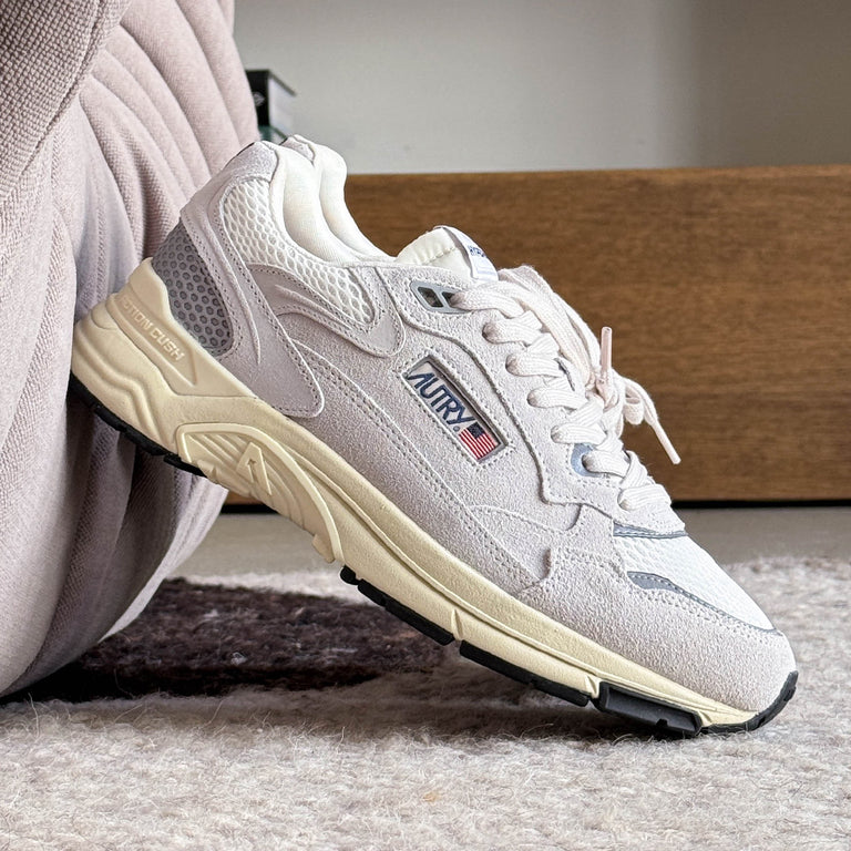 Autry Hyperway  *Suede / Mesh* onfeet