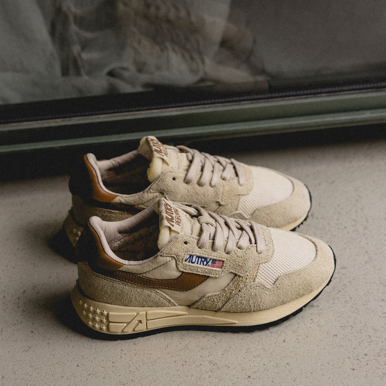 Autry Reelwind Low *Suede / Net* onfeet
