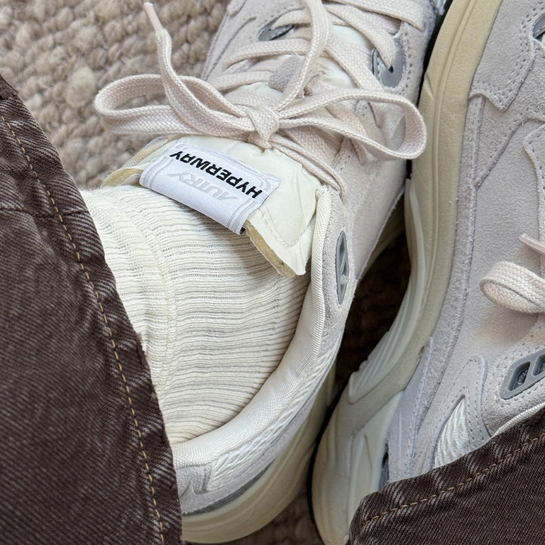 Autry Hyperway W *Suede / Mesh* onfeet