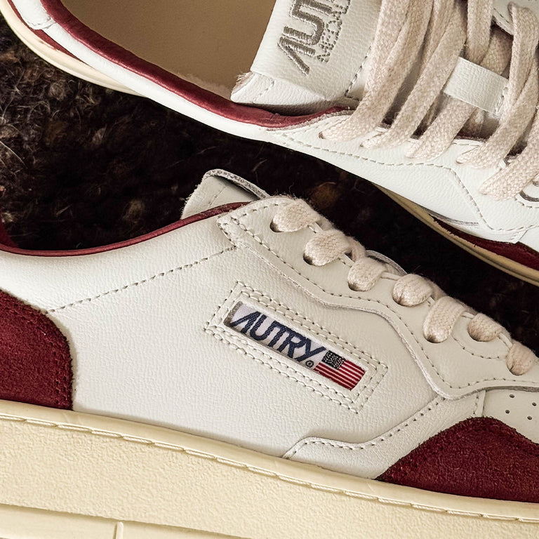 Autry Medalist W *Soft Leather / Suede* onfeet