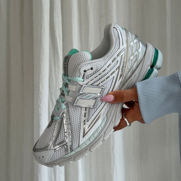 New Balance 1906R onfeet