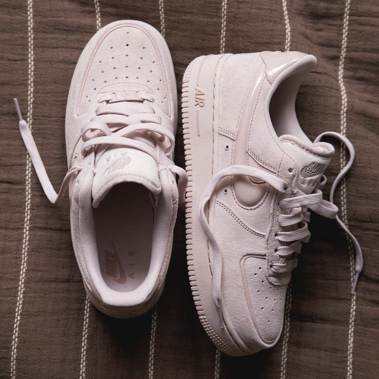 Nike Wmns Air Force 1 '07 onfeet