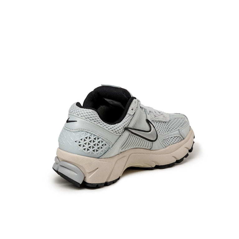 Nike Wmns Zoom Vomero 5