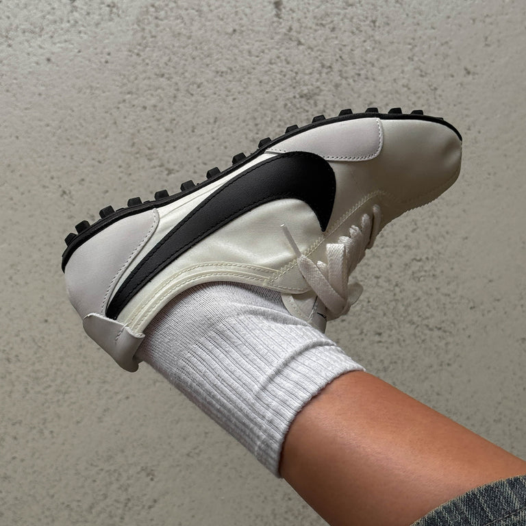 Nike Wmns Moon Shoe OG onfeet