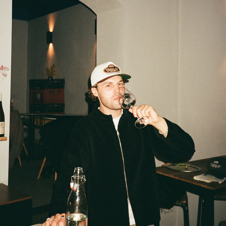 47 x Asphaltgold Chateau d'or *Hitch* Cap onfeet