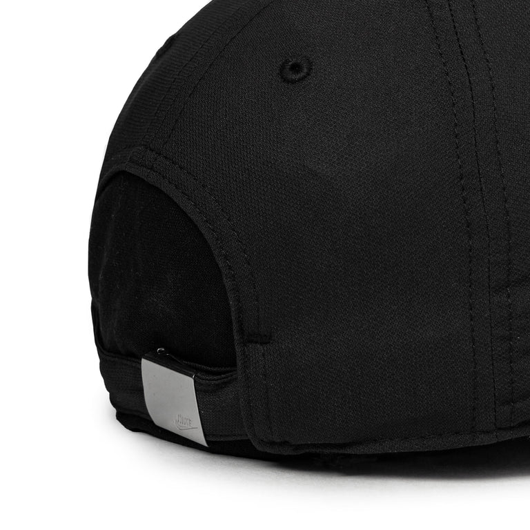 Nike	Dri-Fit Club Structured Metal Logo Cap