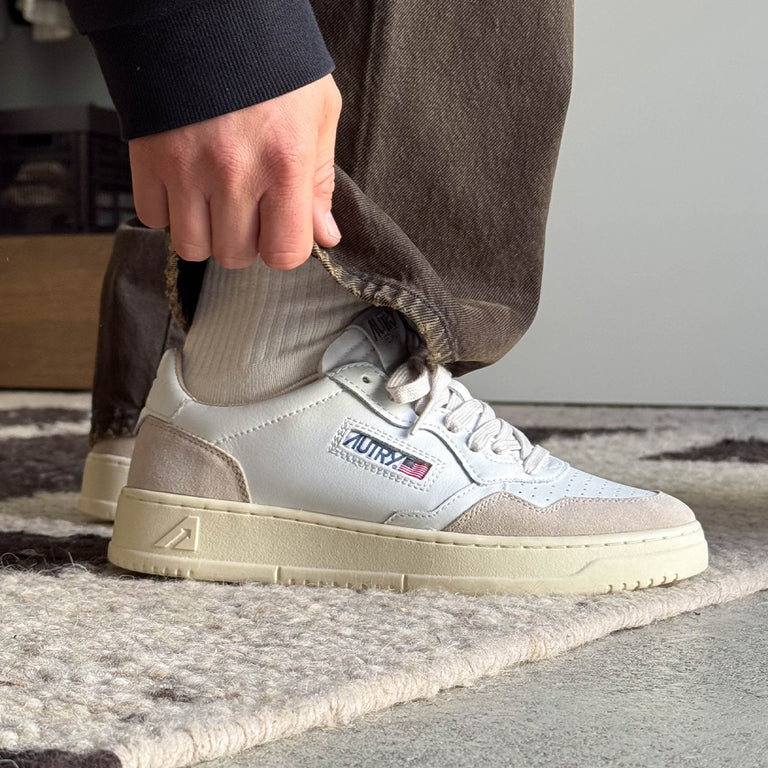 Autry Medalist *Leather / Suede* onfeet