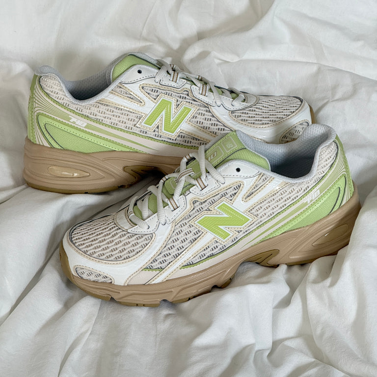 New Balance 740 onfeet