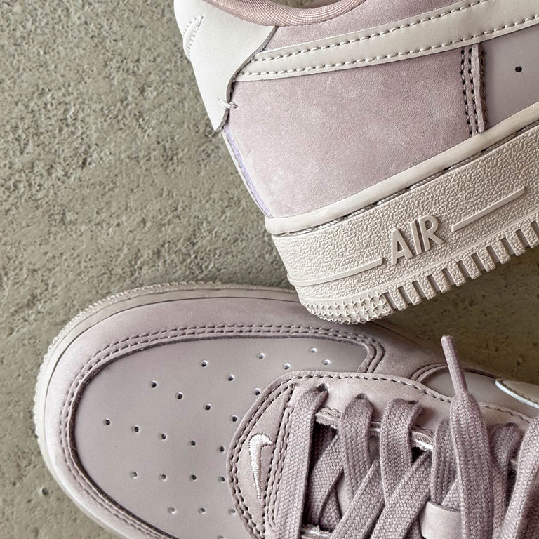 Nike	Wmns Air Force 1 Retro PRM onfeet