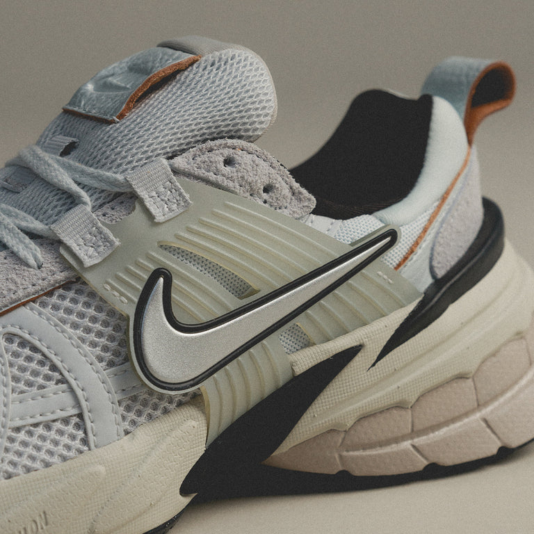 Nike Wmns V2K Run onfeet