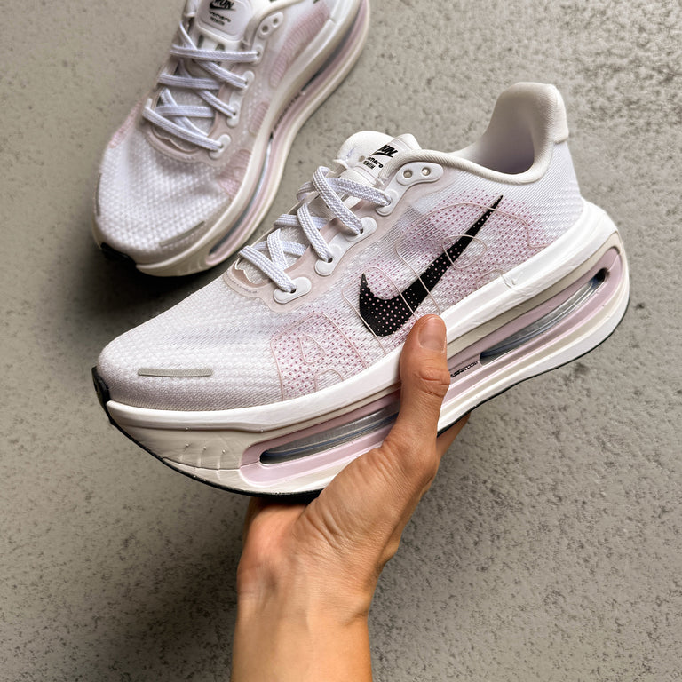 Nike Wmns Vomero Premium onfeet