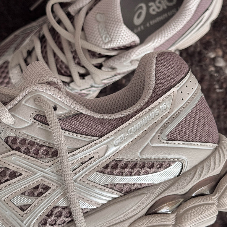 Asics GEL-Cumulus 16 onfeet