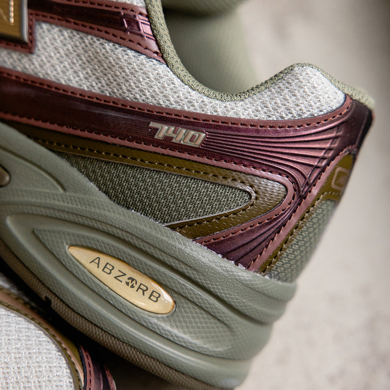 New Balance U740AB2 onfeet