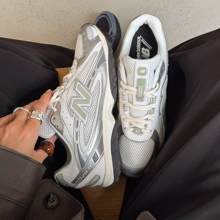 New Balance U204LSWB onfeet