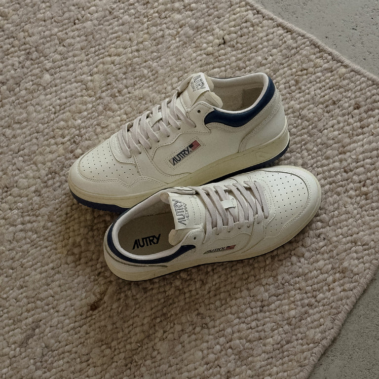 Autry Med-Way Mid *Leather / Crack*  onfeet