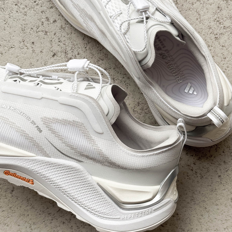 Adidas	Holo Peak onfeet