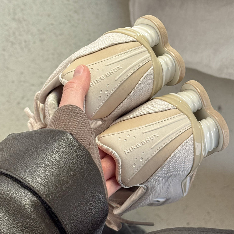 Nike Wmns Shox Z onfeet