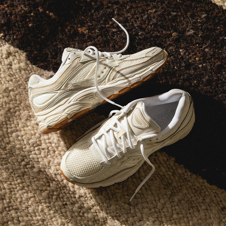 Saucony Pro Grid Omni 9 onfeet