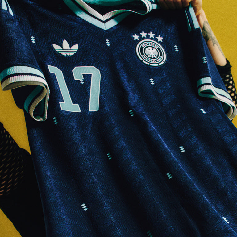 Adidas	DFB 26 Away Jersey onfeet