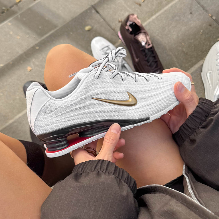 Nike Wmns Shox Z onfeet