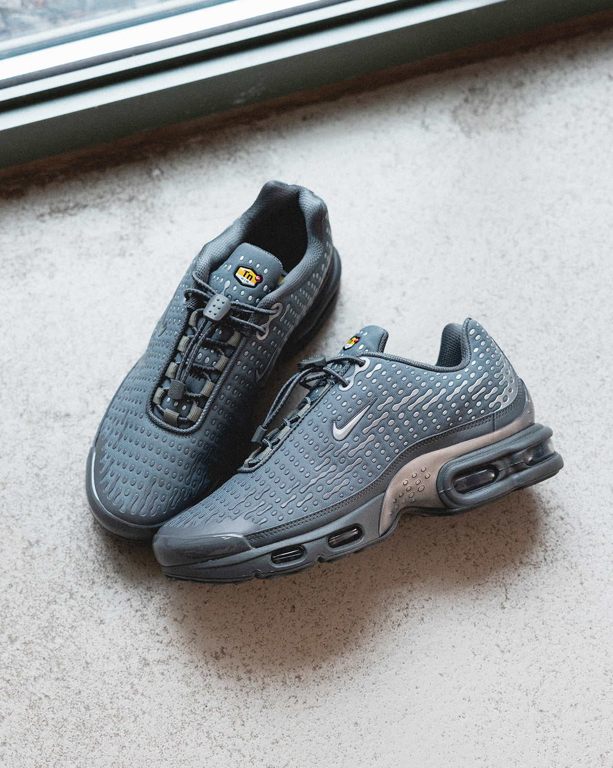 nike air max plus smoke grey