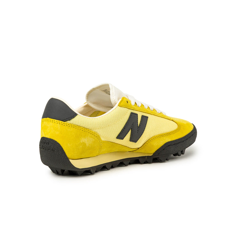 New Balance Gator Run - 44 / Apollo Gold / Black - 7