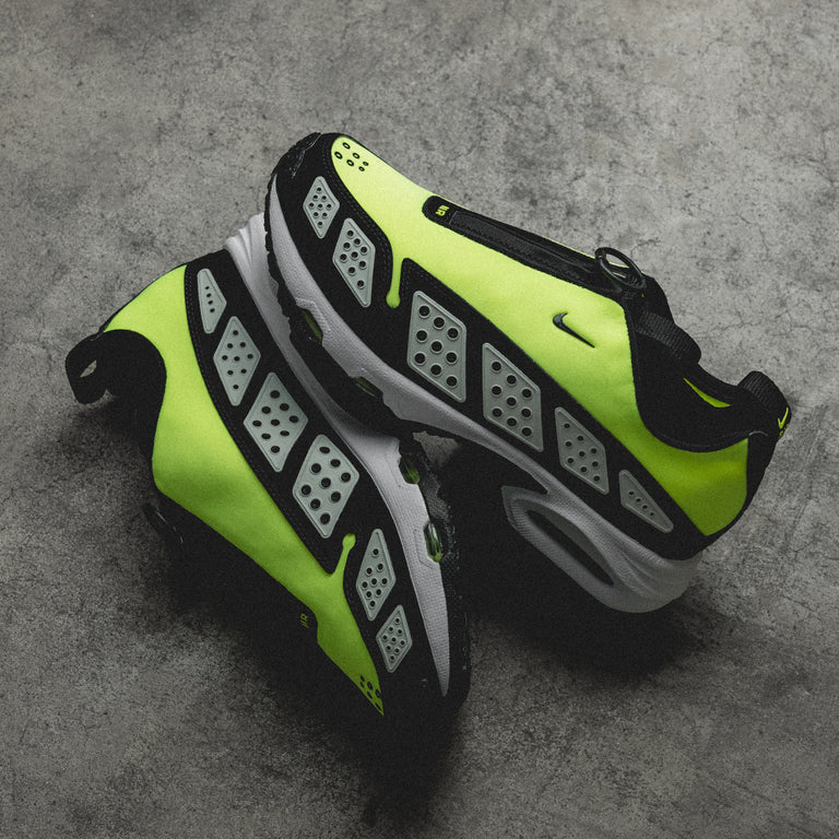 Nike Wmns Air Max SNDR onfeet