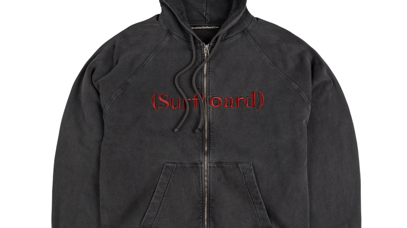 【STOCKHOLM SURFBOARD CLUB】ZIP UP HOODIE Stockholm Surfboard Club – Logo Zip Hoodie