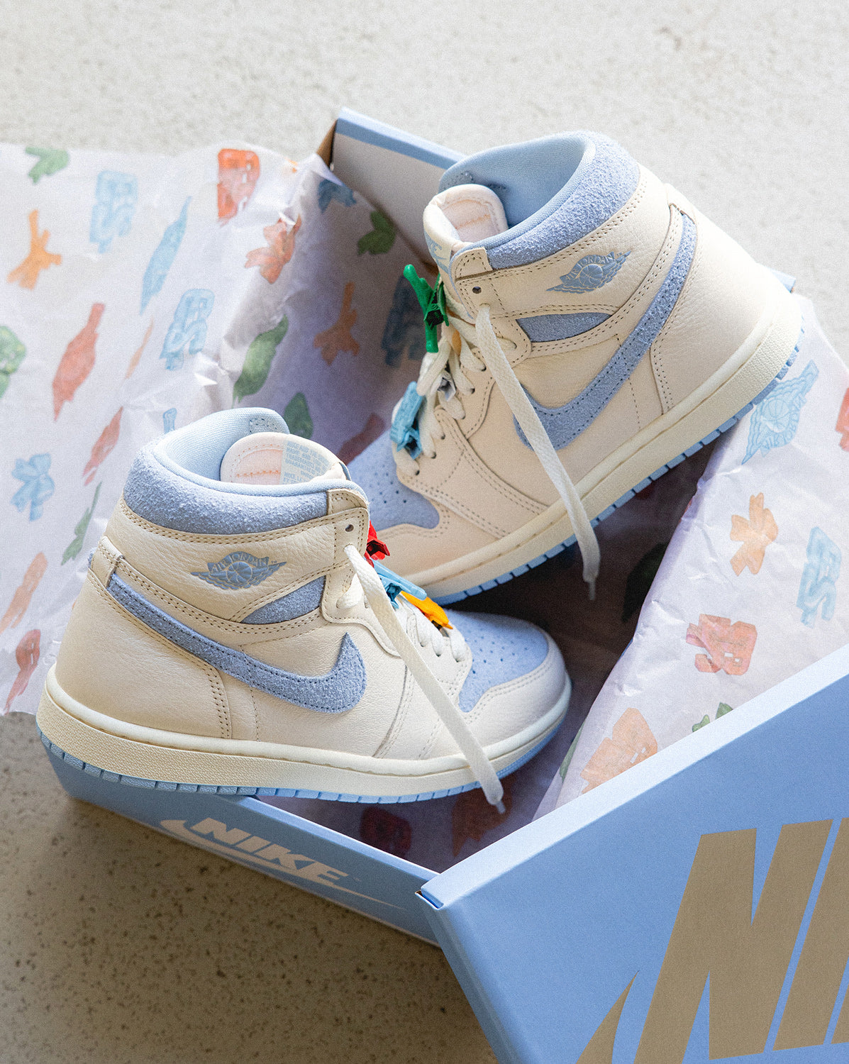 Nike Wmns Air Jordan 1 Retro High OG *Psychic Blue* sneakers