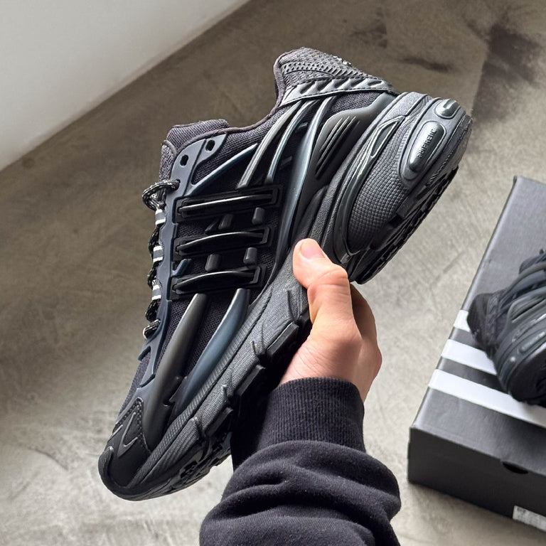 Adidas x Pharrell Williams Adistar Jellyfish onfeet