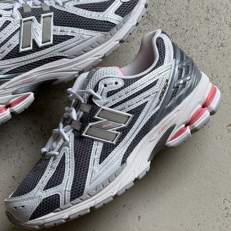 New Balance 1906R onfeet