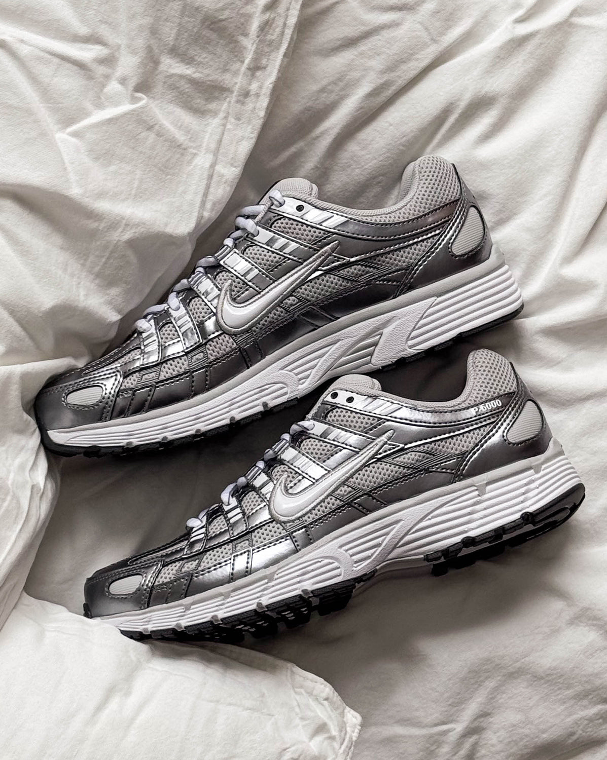 dark grey womens nike shoes